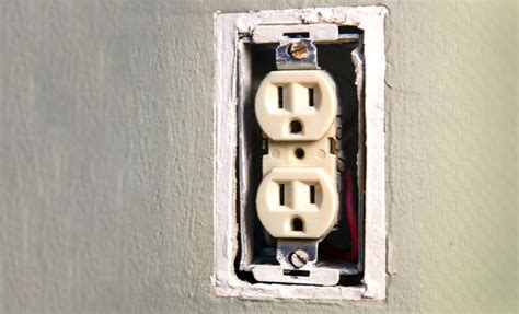 how to fix loose electrical box